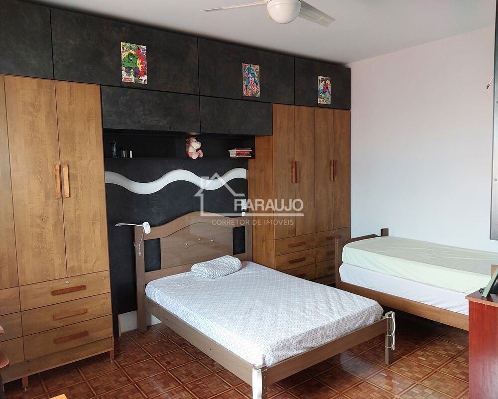 Casa à venda com 5 quartos, 266m² - Foto 4