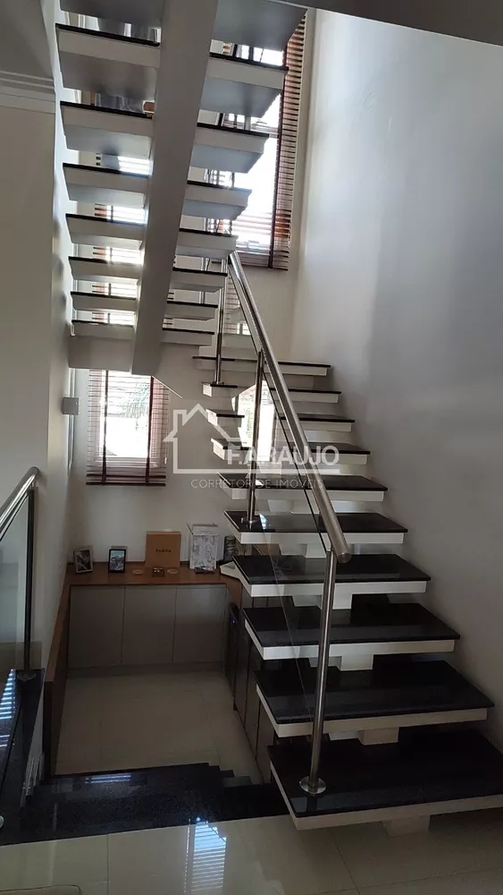 Casa de Condomínio à venda com 3 quartos, 274m² - Foto 2