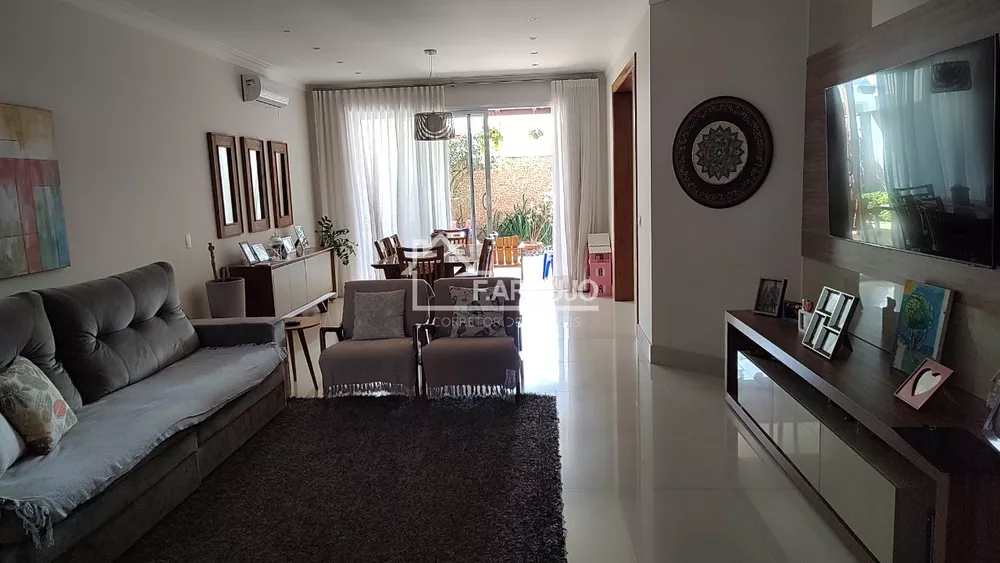 Casa de Condomínio à venda com 3 quartos, 274m² - Foto 4