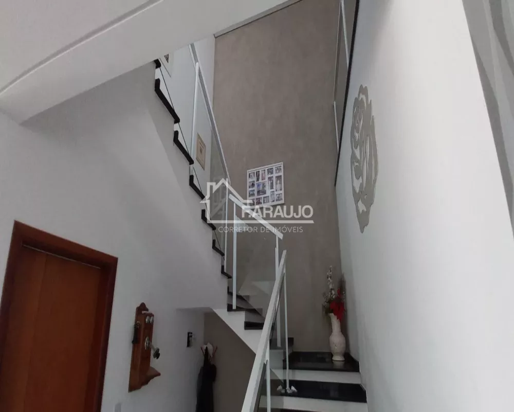 Casa de Condomínio à venda com 4 quartos, 298m² - Foto 3