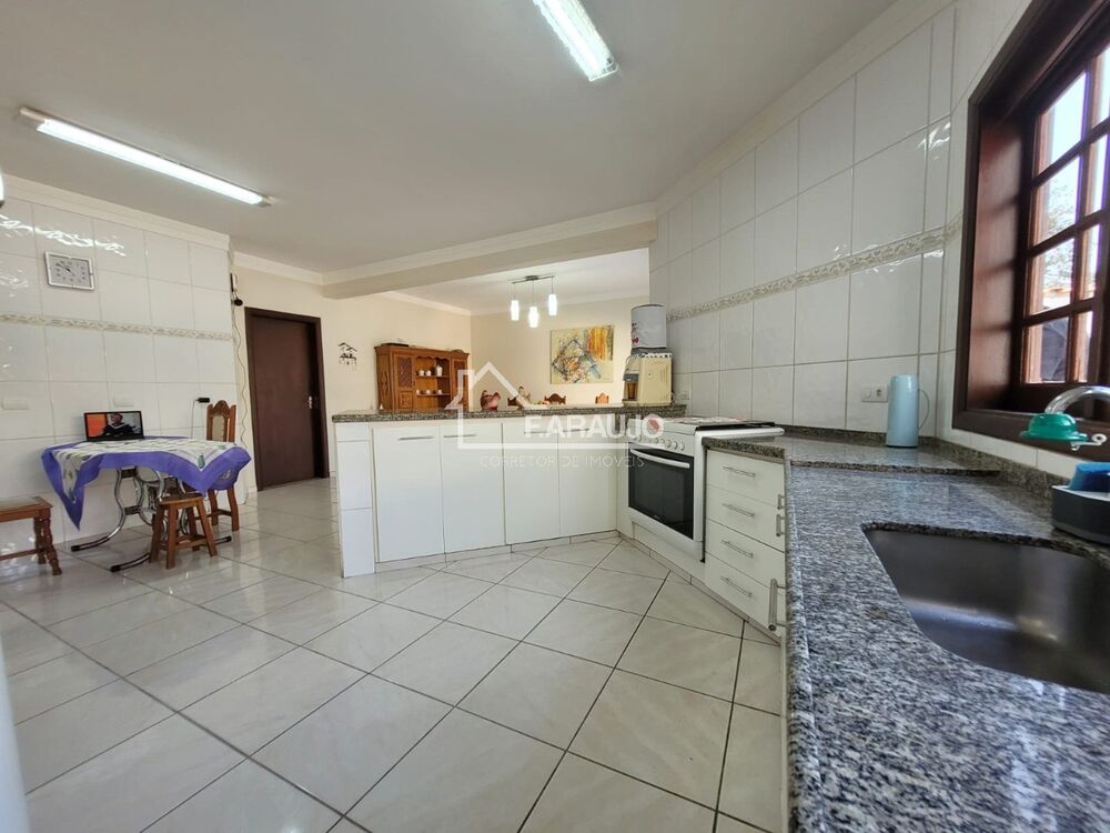 Casa à venda com 5 quartos, 374m² - Foto 7