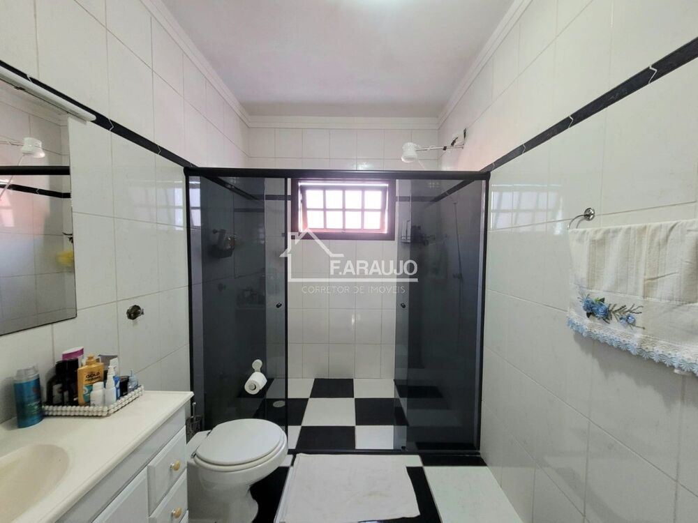 Casa à venda com 5 quartos, 374m² - Foto 2