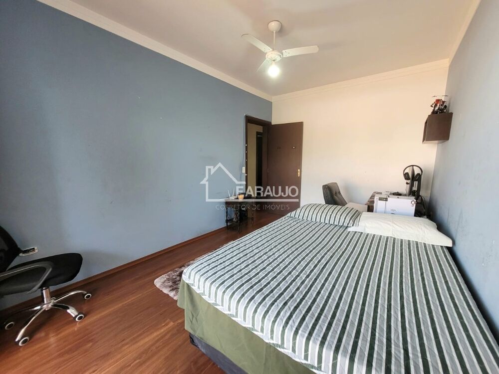 Casa à venda com 5 quartos, 374m² - Foto 3