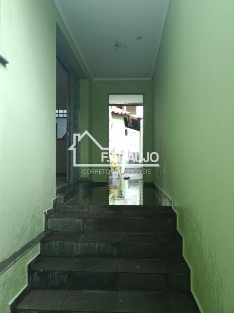 Casa à venda com 3 quartos, 197m² - Foto 3