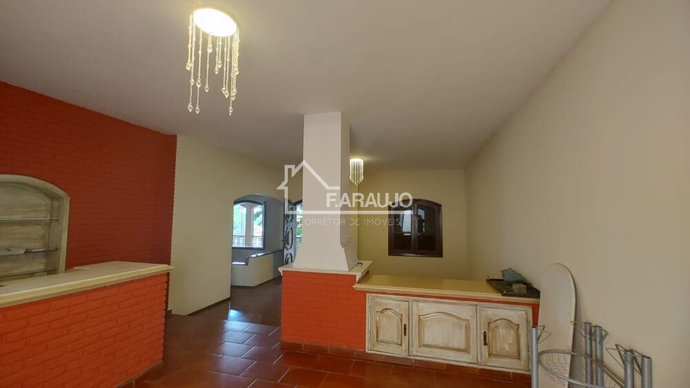 Casa, 4 quartos, 265 m² - Foto 1
