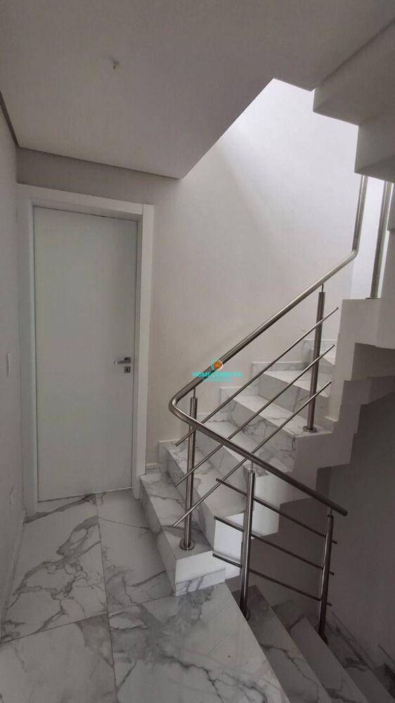 Sobrado à venda com 3 quartos, 118m² - Foto 1