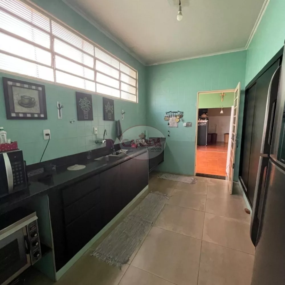 Casa à venda e aluguel com 3 quartos, 250m² - Foto 2