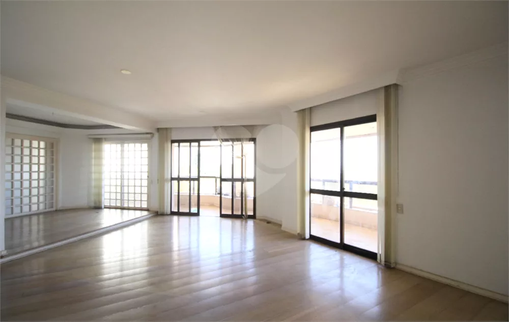 Apartamento, 3 quartos, 241 m² - Foto 1