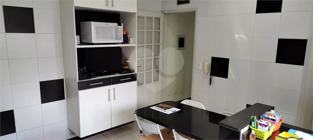 Casa, 3 quartos, 241 m² - Foto 1