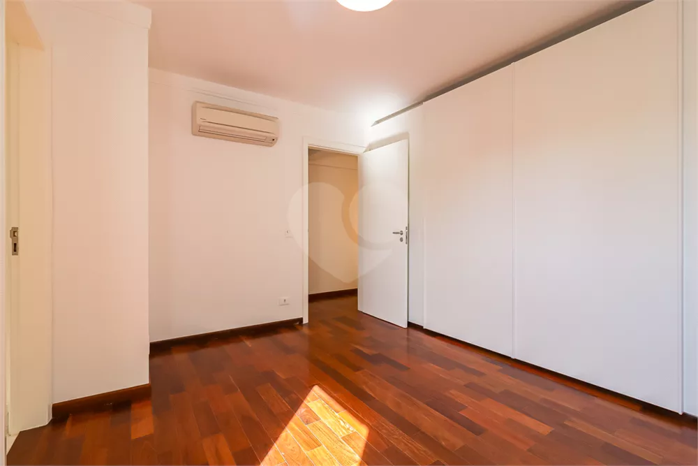 Apartamento, 3 quartos, 232 m² - Foto 1