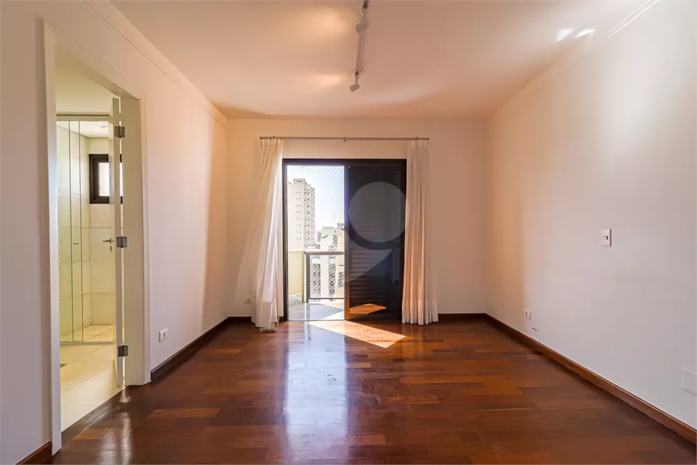 Apartamento, 3 quartos, 232 m² - Foto 2