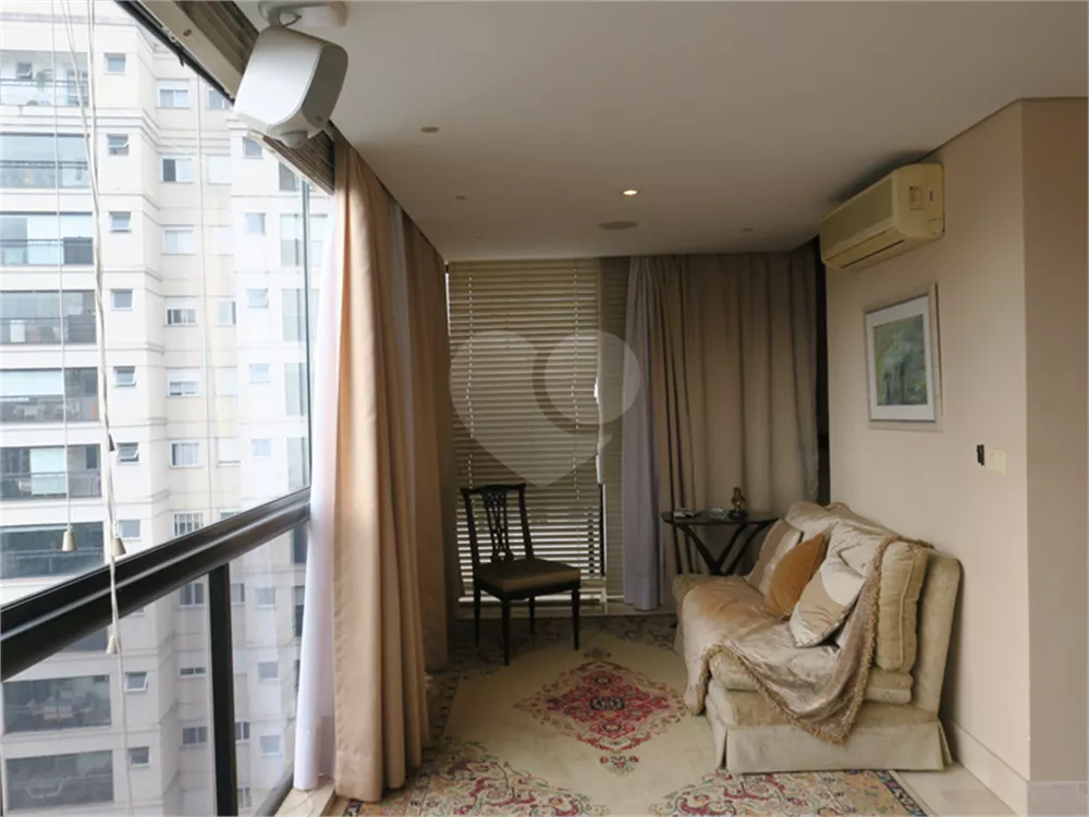 Apartamento, 3 quartos, 242 m² - Foto 4