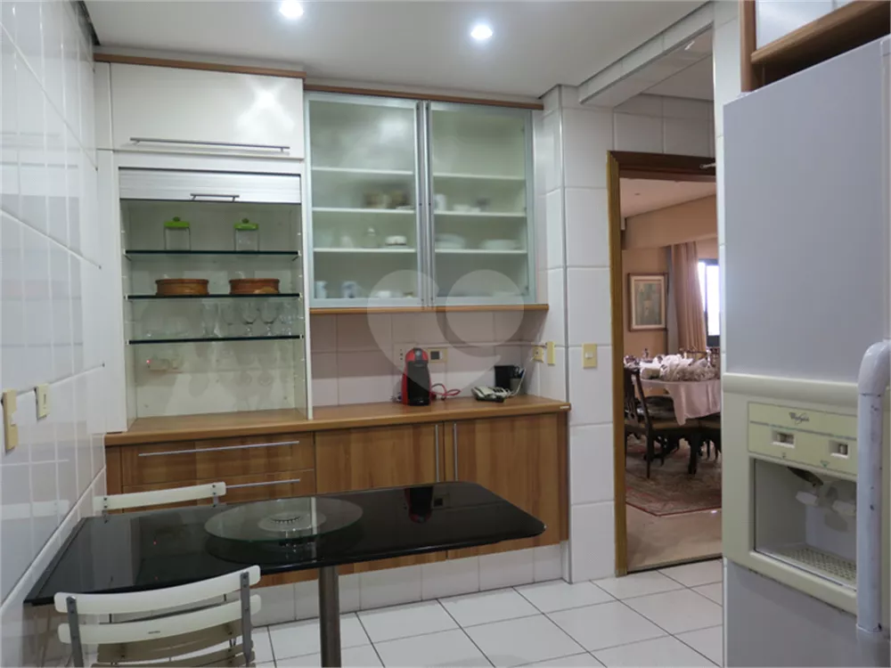 Apartamento, 3 quartos, 242 m² - Foto 1