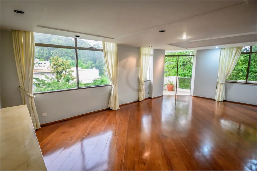 Apartamento, 3 quartos, 220 m² - Foto 1
