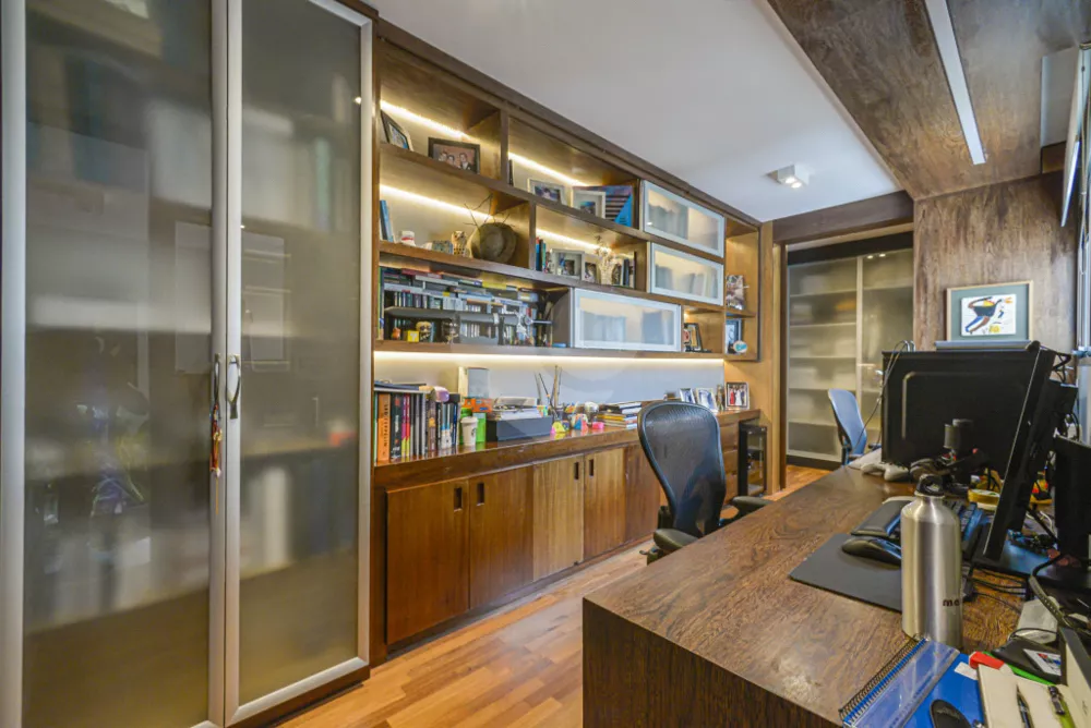 Apartamento, 4 quartos, 216 m² - Foto 1