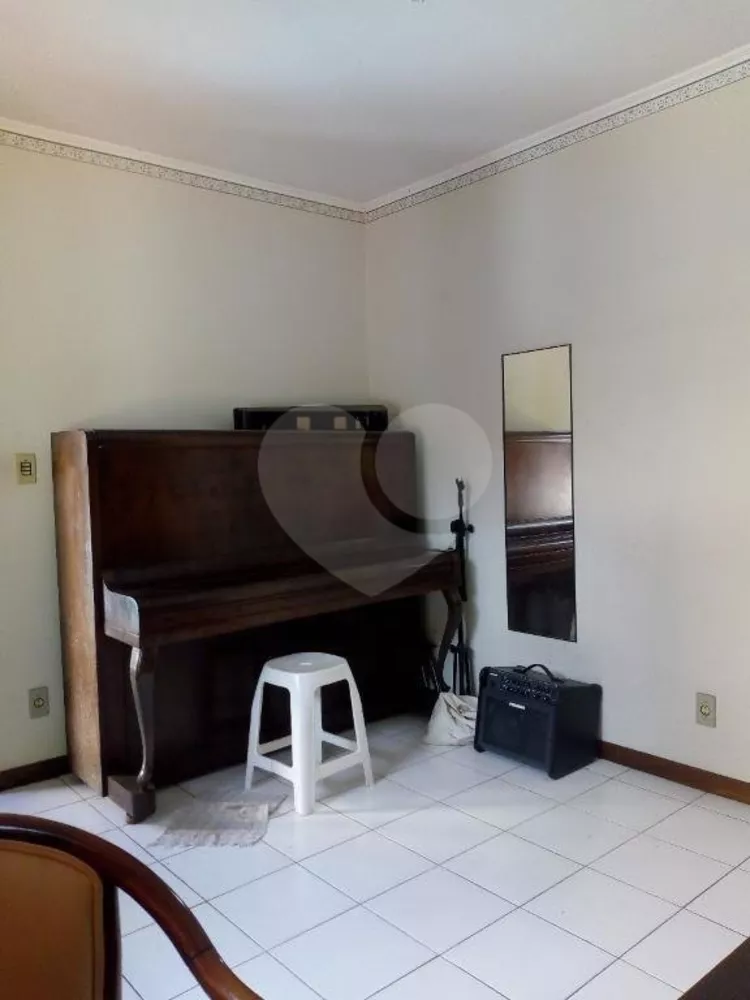Casa, 6 quartos, 250 m² - Foto 1
