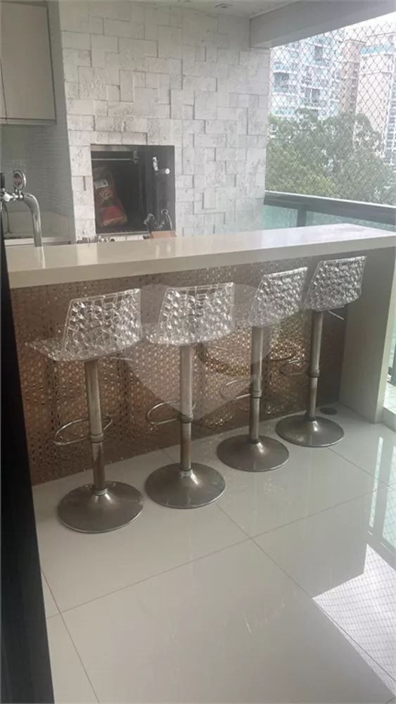 Apartamento, 3 quartos, 242 m² - Foto 2