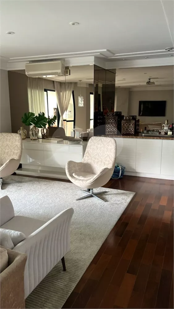 Apartamento, 3 quartos, 242 m² - Foto 1