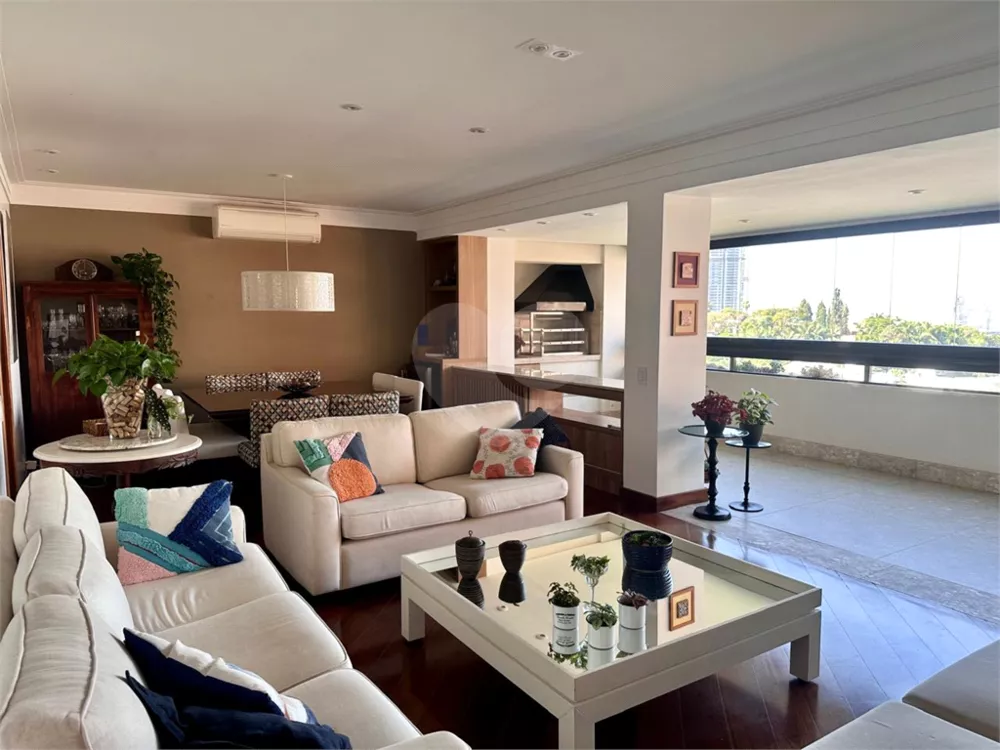 Apartamento, 3 quartos, 221 m² - Foto 1