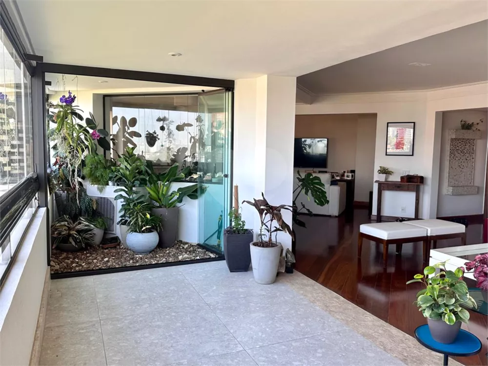 Apartamento, 3 quartos, 221 m² - Foto 2