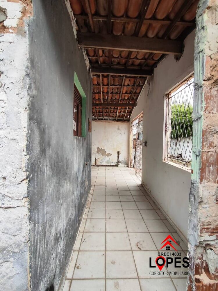 Casa à venda com 4 quartos, 200m² - Foto 2