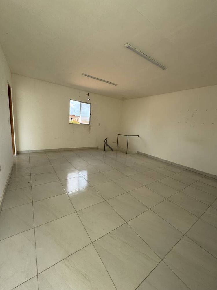 Casa à venda com 3 quartos, 300m² - Foto 2