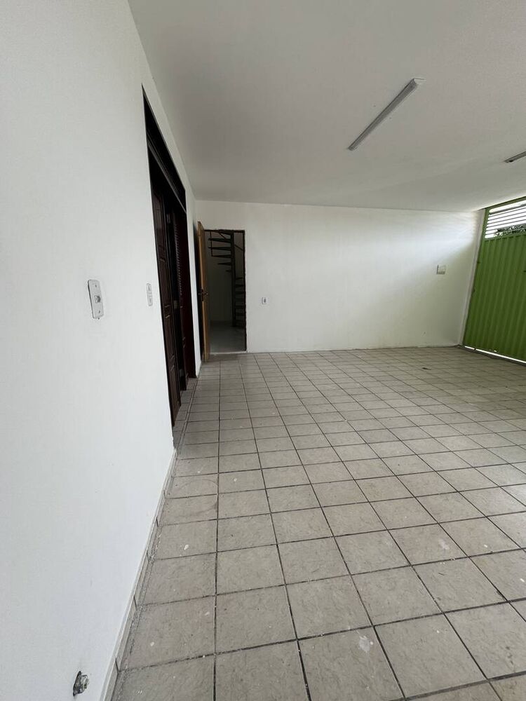 Casa à venda com 3 quartos, 300m² - Foto 3