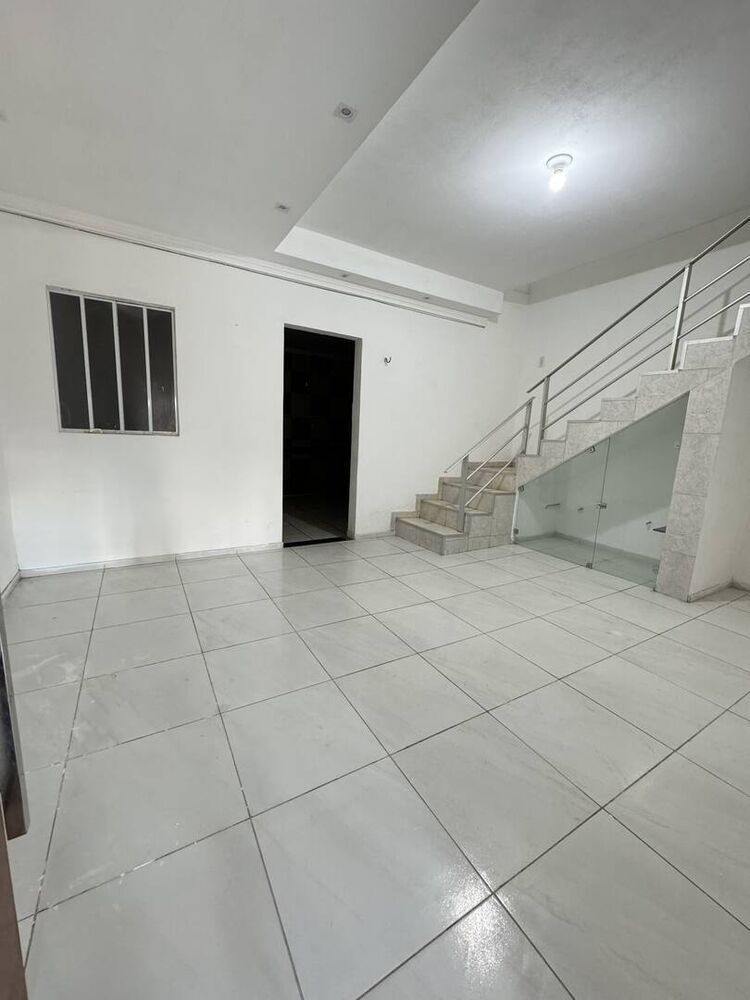 Casa à venda com 4 quartos, 200m² - Foto 1