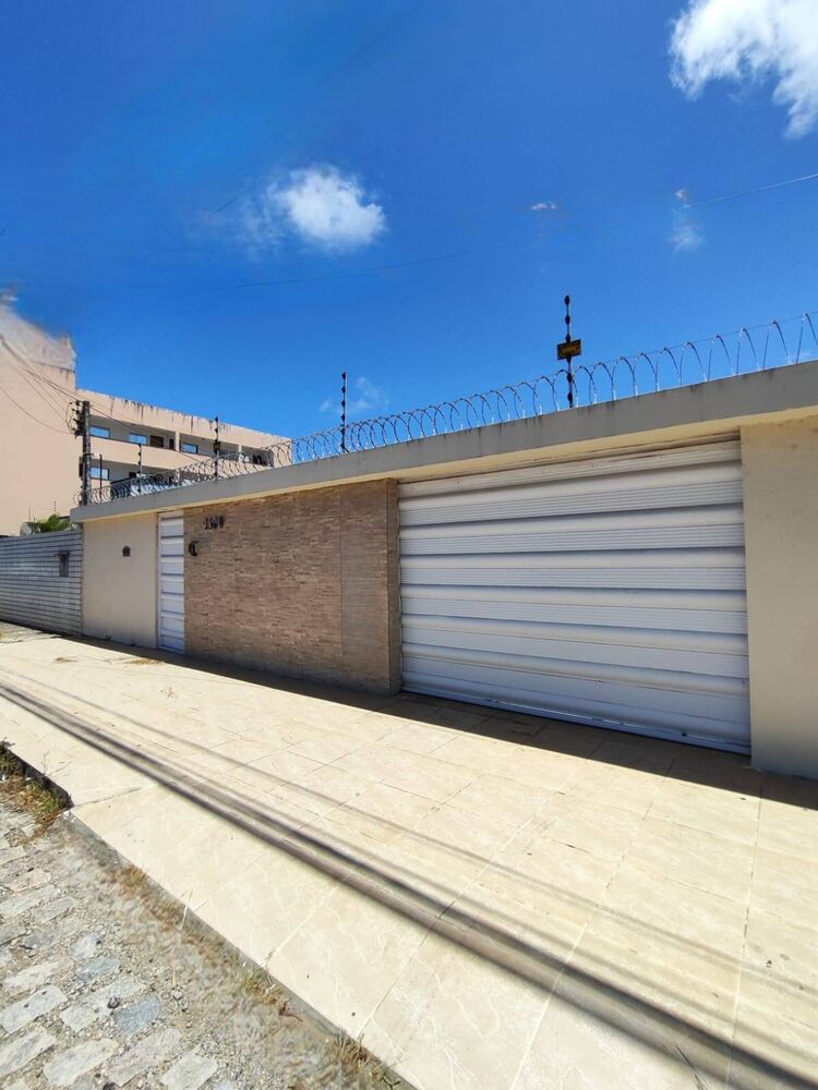 Casa à venda com 4 quartos, 250m² - Foto 1