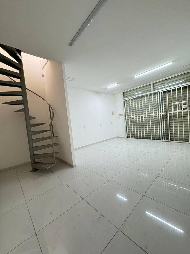 Casa à venda e aluguel com 3 quartos, 300m² - Foto 11
