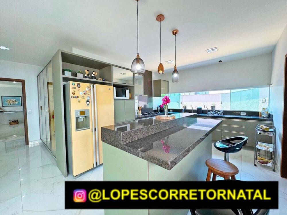 Casa à venda com 5 quartos, 342m² - Foto 4