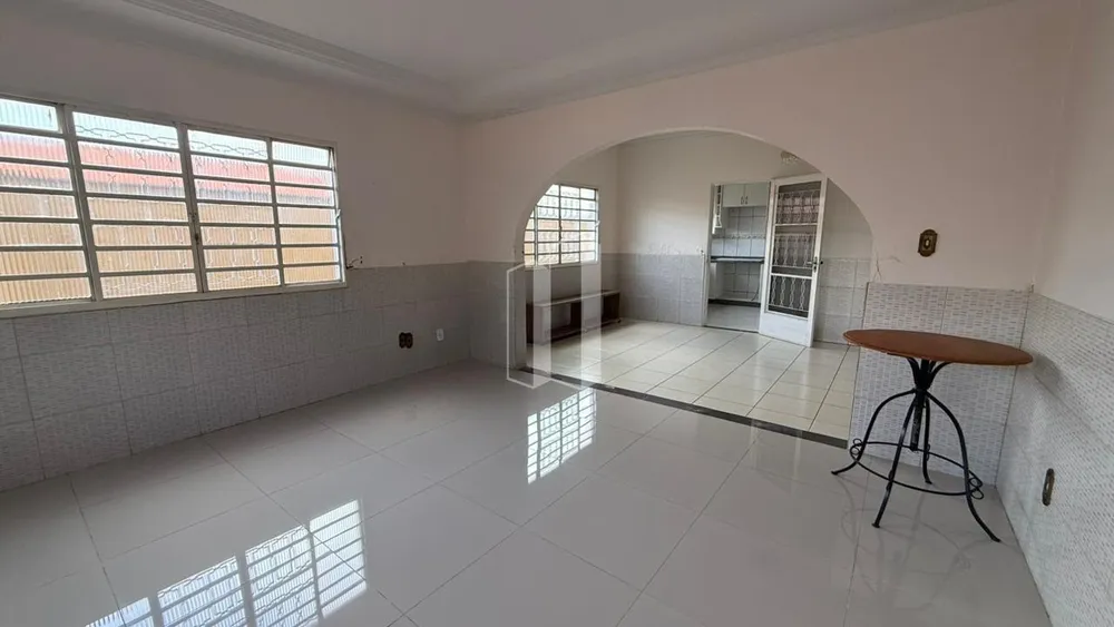 Casa, 3 quartos, 266 m² - Foto 2