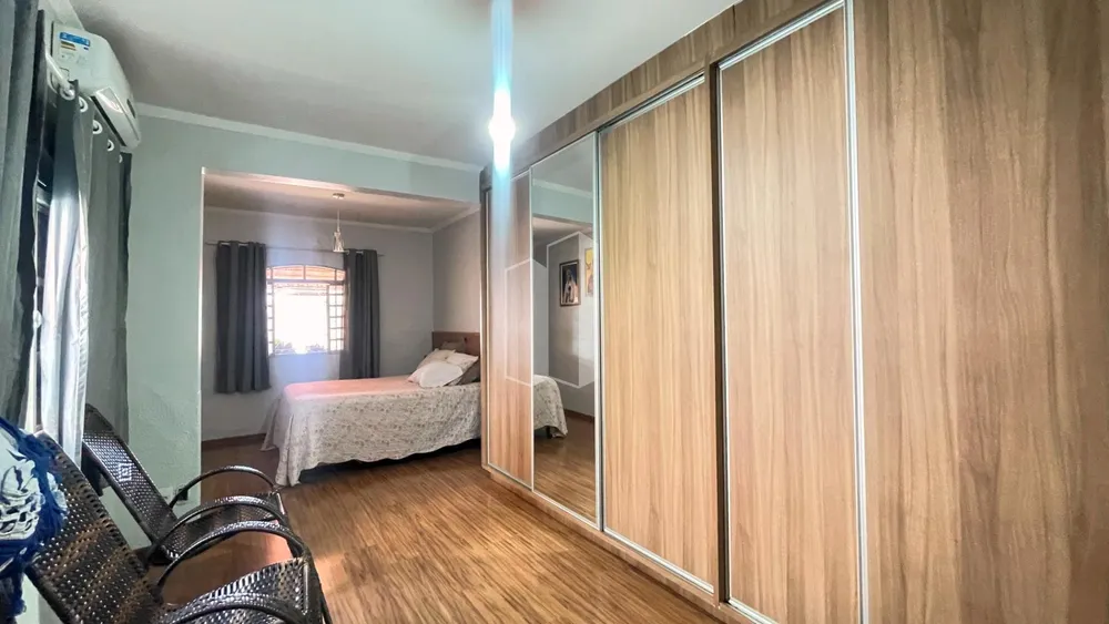 Casa, 3 quartos, 239 m² - Foto 2
