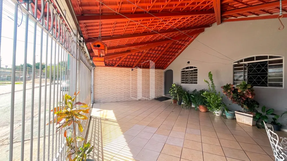 Casa, 3 quartos, 239 m² - Foto 1