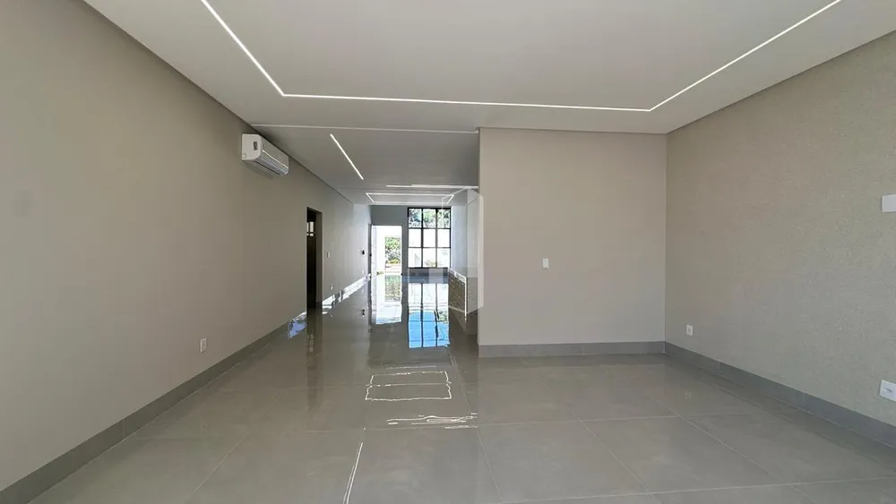 Casa, 3 quartos, 228 m² - Foto 1