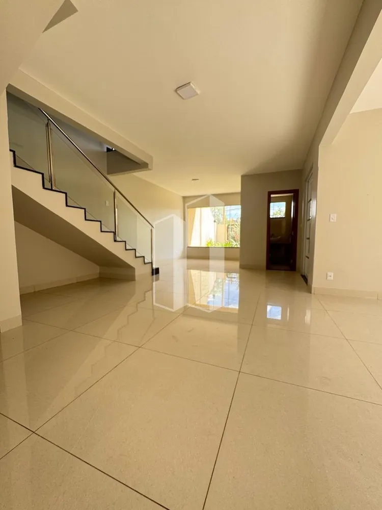 Casa, 4 quartos, 260 m² - Foto 1