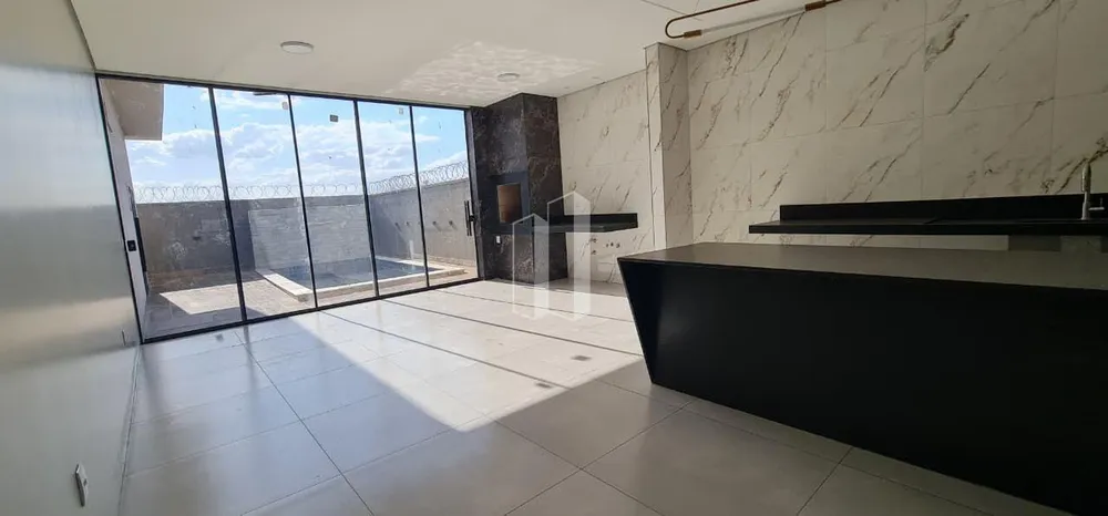 Casa, 3 quartos, 221 m² - Foto 2