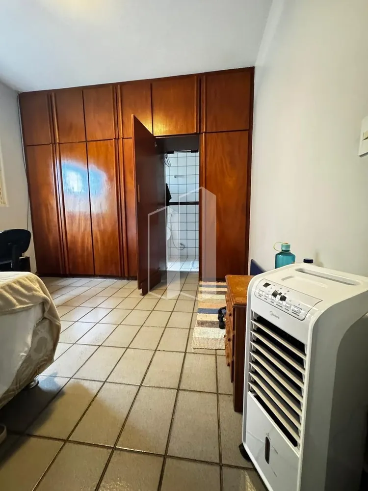 Casa, 4 quartos, 246 m² - Foto 1