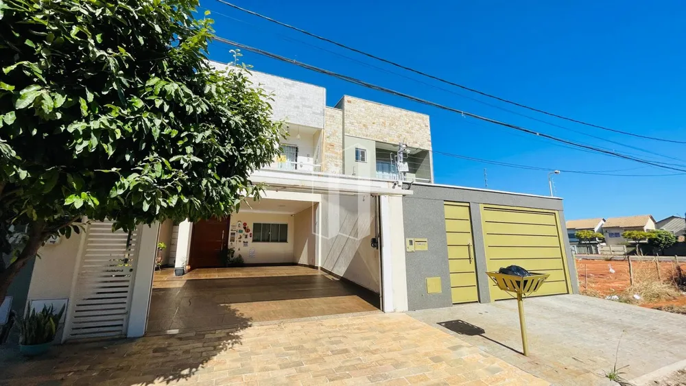 Casa, 4 quartos, 240 m² - Foto 1