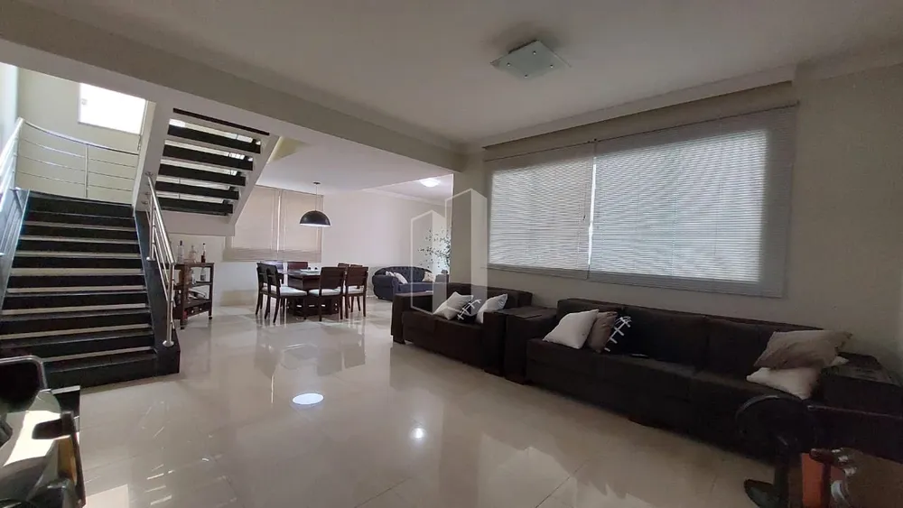 Casa, 4 quartos, 211 m² - Foto 1