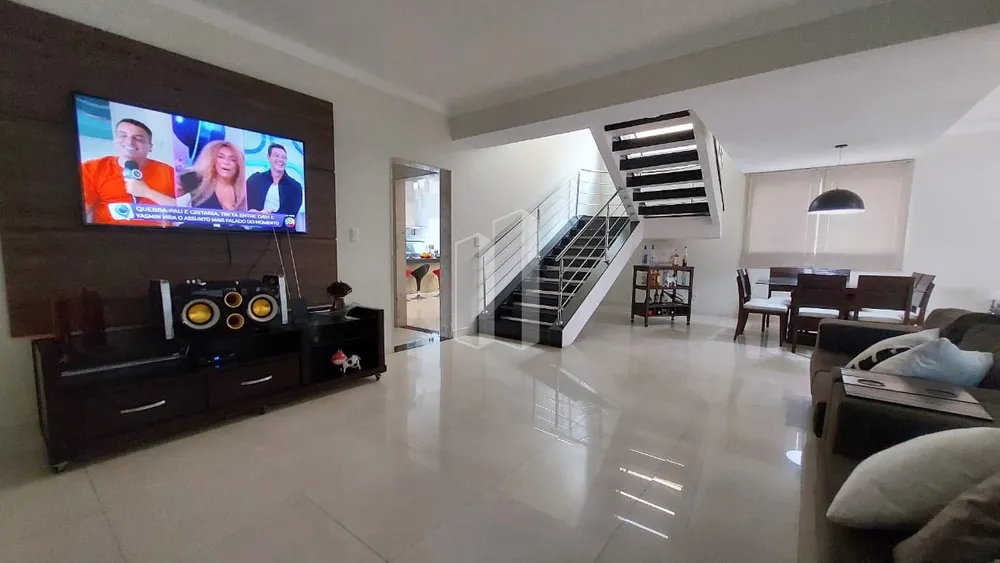 Casa, 4 quartos, 211 m² - Foto 2