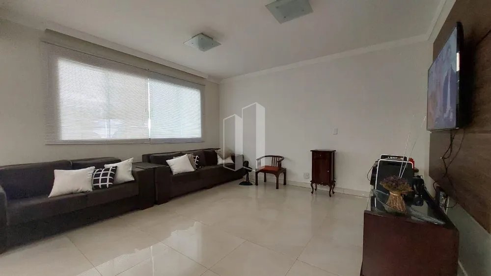 Casa, 4 quartos, 211 m² - Foto 1