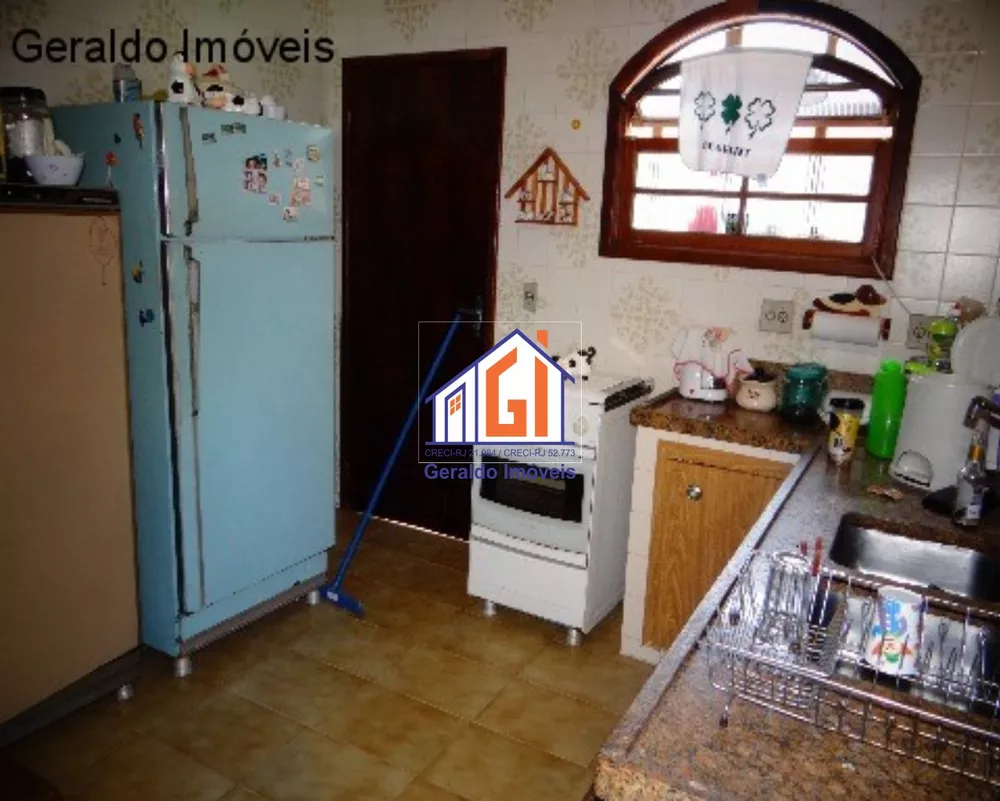 Casa à venda com 3 quartos, 218m² - Foto 3