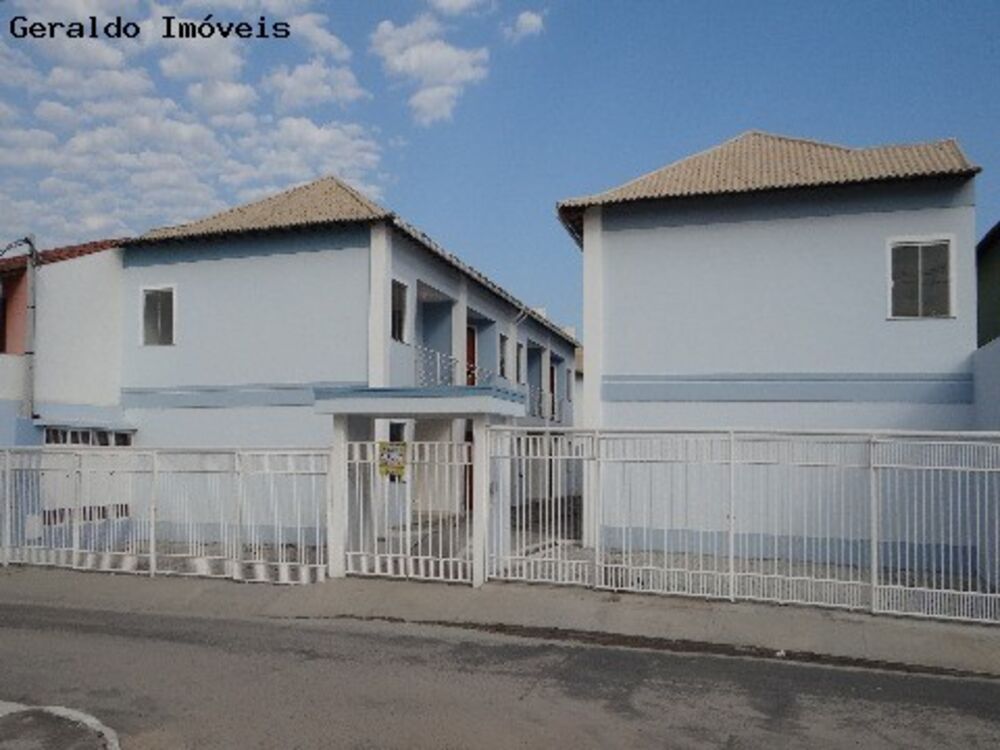 Casa para alugar com 3 quartos, 1m² - Foto 1