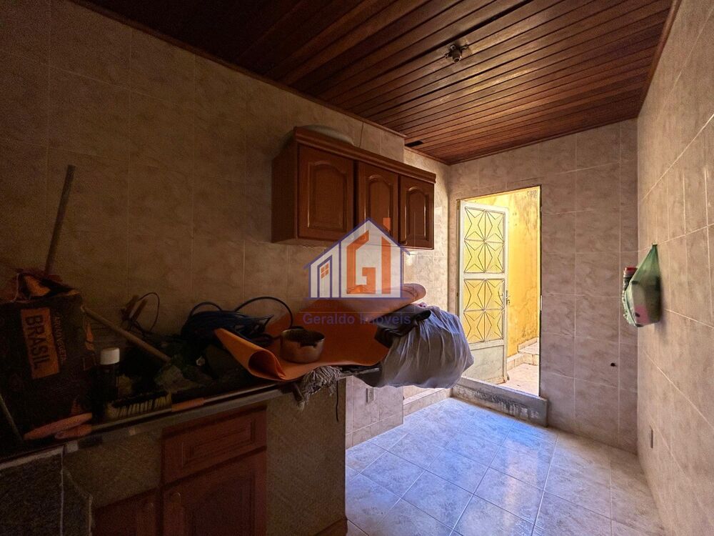 Casa, 2 quartos, 180 m² - Foto 1