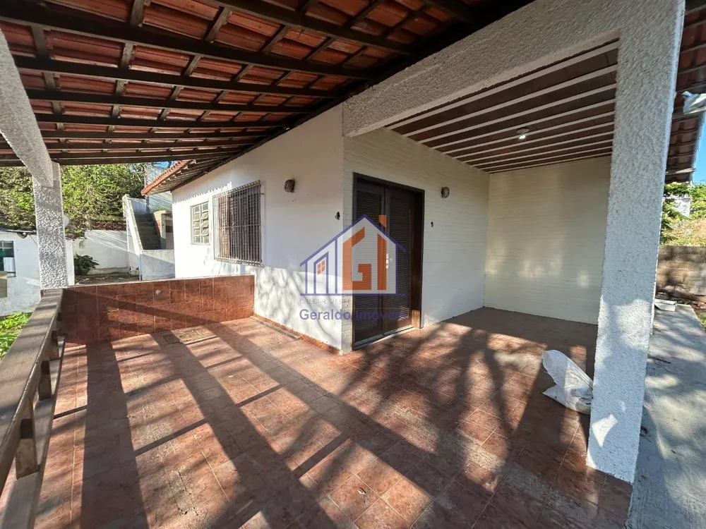 Casa à venda com 3 quartos, 600m² - Foto 2