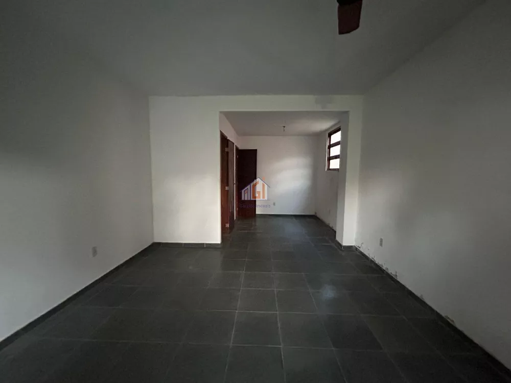 Casa à venda com 2 quartos, 70m² - Foto 4