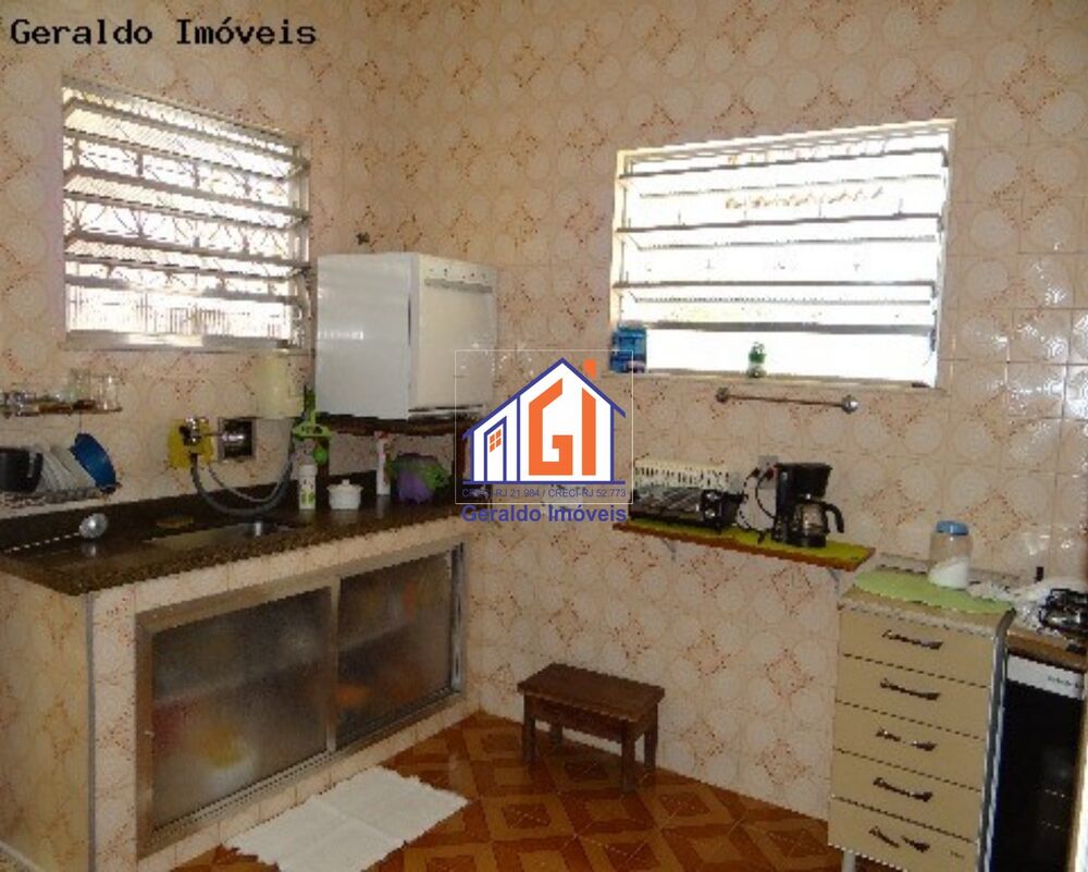 Casa à venda com 8 quartos, 140m² - Foto 3