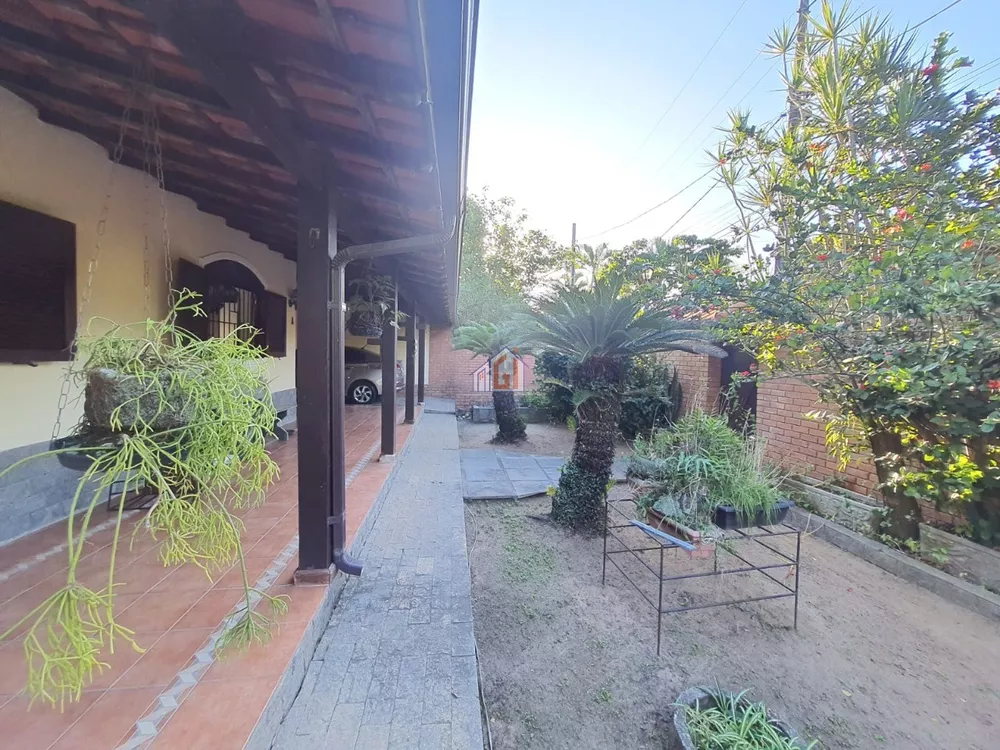 Casa à venda com 4 quartos, 280m² - Foto 2