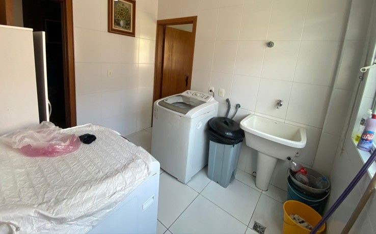 Casa à venda e aluguel com 5 quartos, 240m² - Foto 4